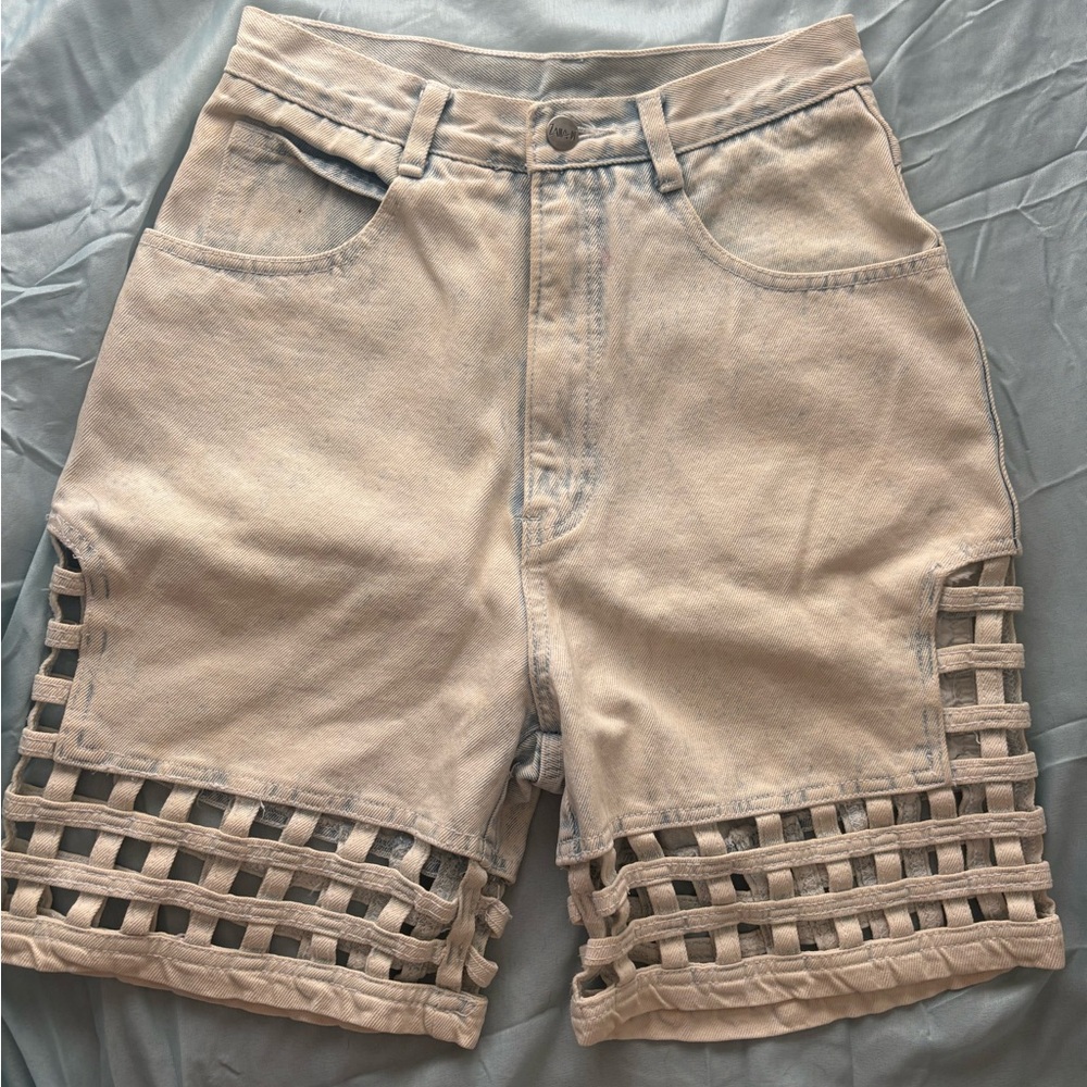 Vintage Zandi White Cut-Out Basket Weave Detail Super High Rise Midi Shorts